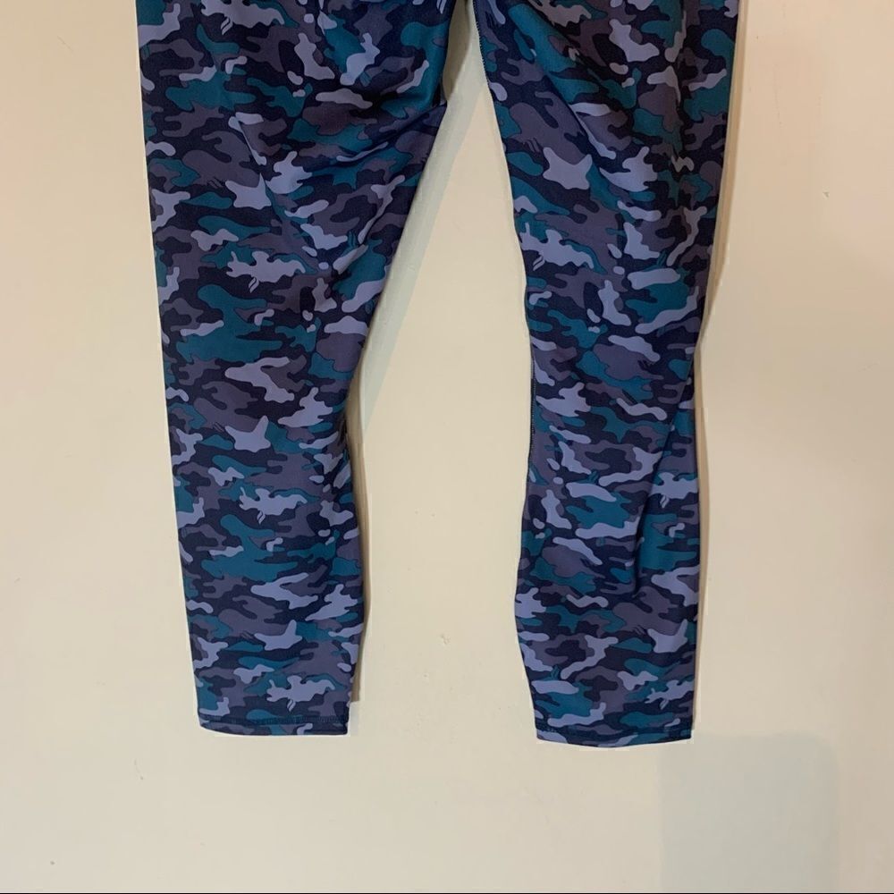 FABLETICS Salar Printed Camo‎ Powerhold Capris Teal Gray Purple Womens Medium - Picture 7 of 14